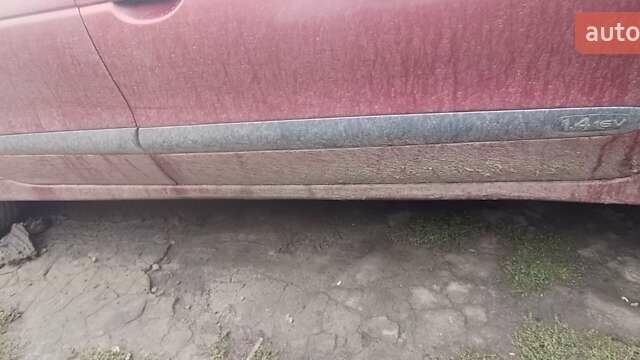 Красный Рено Меган, объемом двигателя 1.39 л и пробегом 200 тыс. км за 3200 $, фото 2 на Automoto.ua