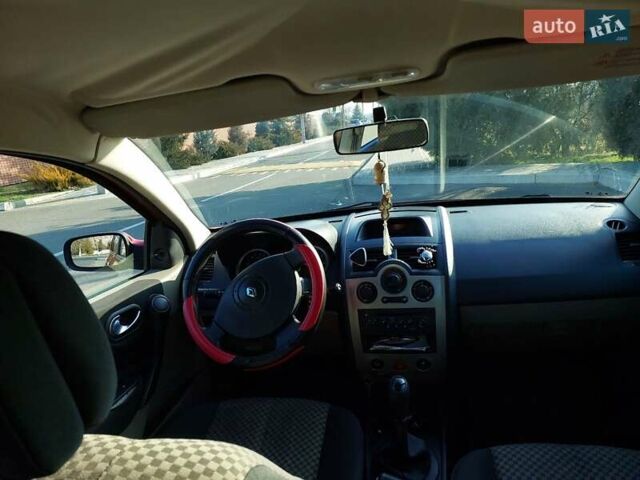 Красный Рено Меган, объемом двигателя 1.39 л и пробегом 205 тыс. км за 3700 $, фото 7 на Automoto.ua
