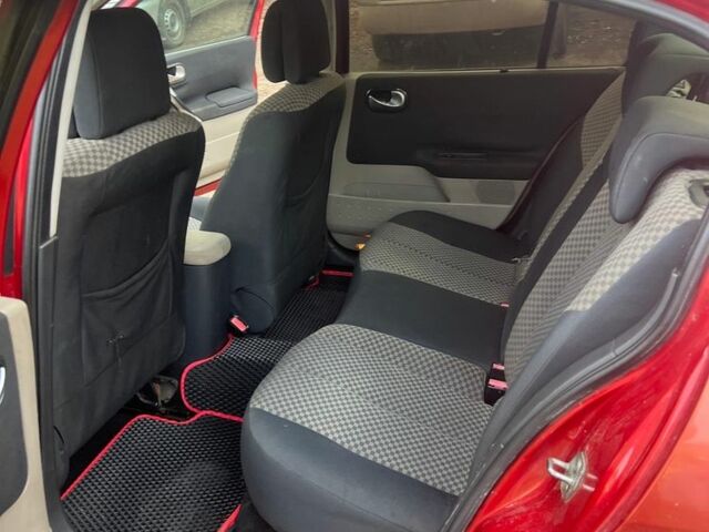 Красный Рено Меган, объемом двигателя 1.9 л и пробегом 237 тыс. км за 3000 $, фото 3 на Automoto.ua