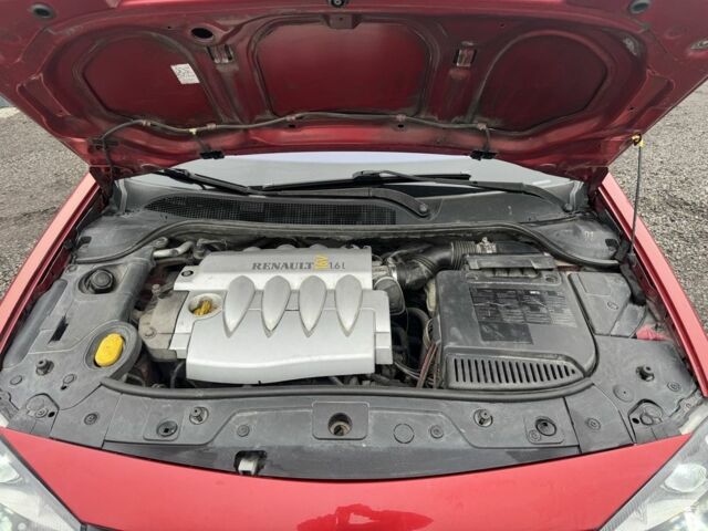 Красный Рено Меган, объемом двигателя 1.5 л и пробегом 300 тыс. км за 4250 $, фото 1 на Automoto.ua