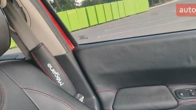 Красный Рено Меган, объемом двигателя 1.4 л и пробегом 251 тыс. км за 5000 $, фото 9 на Automoto.ua