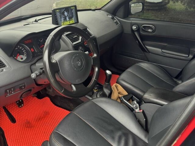 Красный Рено Меган, объемом двигателя 1.5 л и пробегом 300 тыс. км за 4250 $, фото 6 на Automoto.ua