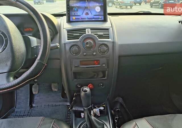 Красный Рено Меган, объемом двигателя 1.4 л и пробегом 251 тыс. км за 5000 $, фото 4 на Automoto.ua