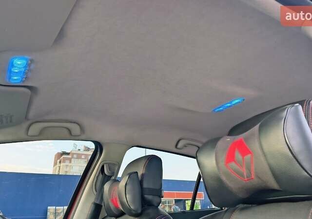 Красный Рено Меган, объемом двигателя 1.4 л и пробегом 251 тыс. км за 5000 $, фото 12 на Automoto.ua