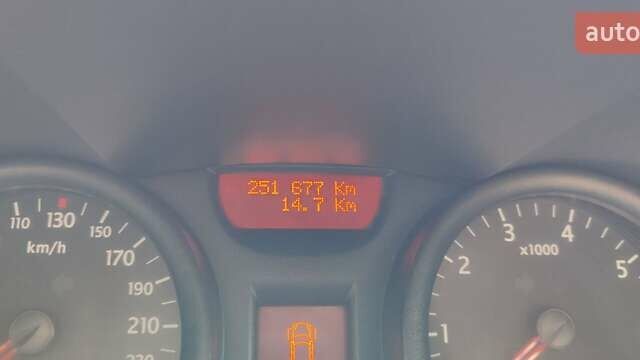 Красный Рено Меган, объемом двигателя 1.4 л и пробегом 251 тыс. км за 5000 $, фото 6 на Automoto.ua