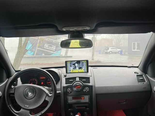 Красный Рено Меган, объемом двигателя 1.5 л и пробегом 300 тыс. км за 4250 $, фото 5 на Automoto.ua