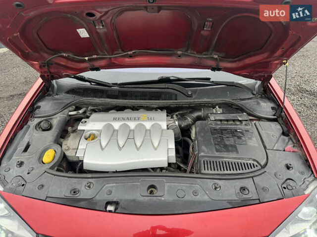 Красный Рено Меган, объемом двигателя 1.6 л и пробегом 315 тыс. км за 4250 $, фото 7 на Automoto.ua