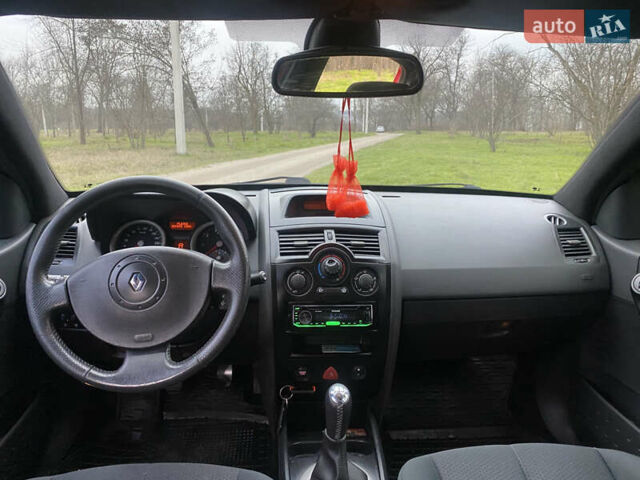 Красный Рено Меган, объемом двигателя 1.6 л и пробегом 175 тыс. км за 5900 $, фото 7 на Automoto.ua
