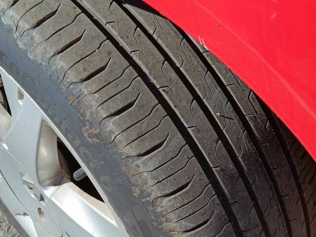 Красный Рено Меган, объемом двигателя 1.6 л и пробегом 202 тыс. км за 4374 $, фото 3 на Automoto.ua