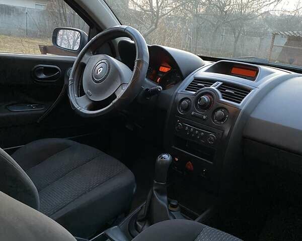 Красный Рено Меган, объемом двигателя 1.39 л и пробегом 182 тыс. км за 3500 $, фото 7 на Automoto.ua