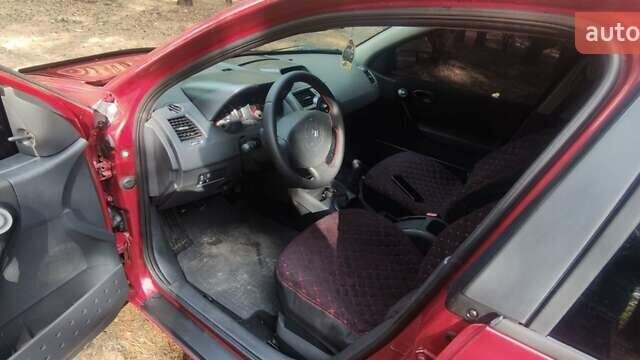 Красный Рено Меган, объемом двигателя 1.39 л и пробегом 152 тыс. км за 3600 $, фото 2 на Automoto.ua