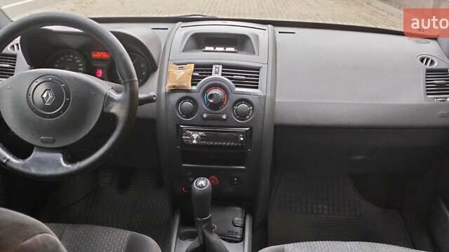 Красный Рено Меган, объемом двигателя 1.4 л и пробегом 165 тыс. км за 3800 $, фото 3 на Automoto.ua