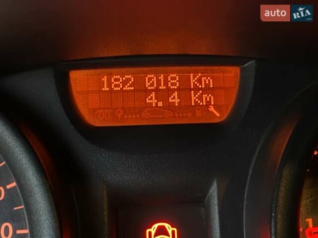 Красный Рено Меган, объемом двигателя 1.39 л и пробегом 182 тыс. км за 3500 $, фото 13 на Automoto.ua