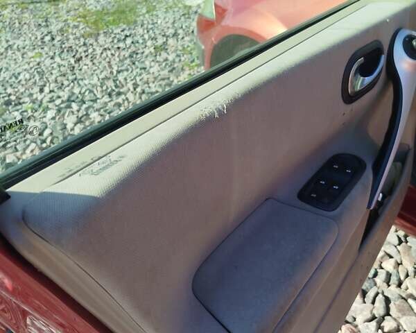 Красный Рено Меган, объемом двигателя 1.6 л и пробегом 242 тыс. км за 4700 $, фото 10 на Automoto.ua