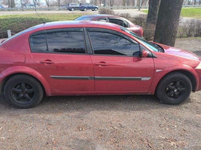 Красный Рено Меган, объемом двигателя 1.6 л и пробегом 297 тыс. км за 4999 $, фото 3 на Automoto.ua