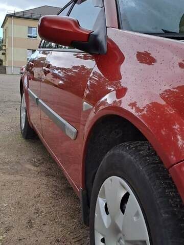 Красный Рено Меган, объемом двигателя 1.4 л и пробегом 260 тыс. км за 4200 $, фото 4 на Automoto.ua