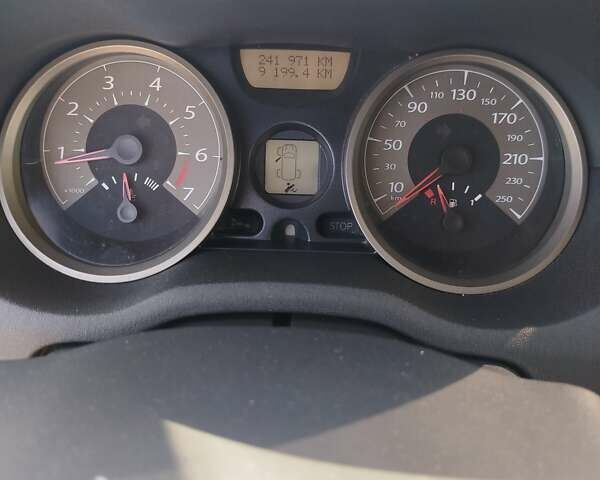 Красный Рено Меган, объемом двигателя 1.6 л и пробегом 242 тыс. км за 4700 $, фото 17 на Automoto.ua