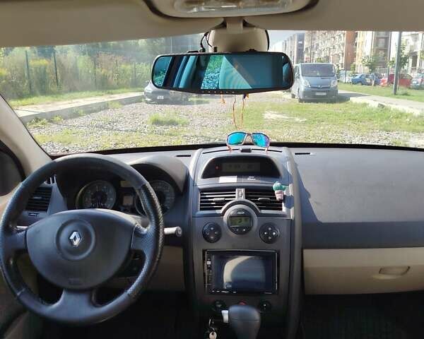 Красный Рено Меган, объемом двигателя 1.6 л и пробегом 242 тыс. км за 4700 $, фото 16 на Automoto.ua