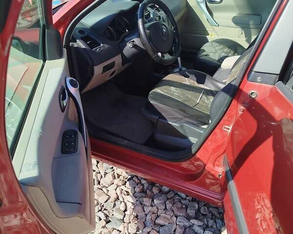 Красный Рено Меган, объемом двигателя 1.6 л и пробегом 242 тыс. км за 4700 $, фото 9 на Automoto.ua