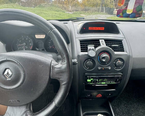 Красный Рено Меган, объемом двигателя 1.39 л и пробегом 286 тыс. км за 3800 $, фото 12 на Automoto.ua