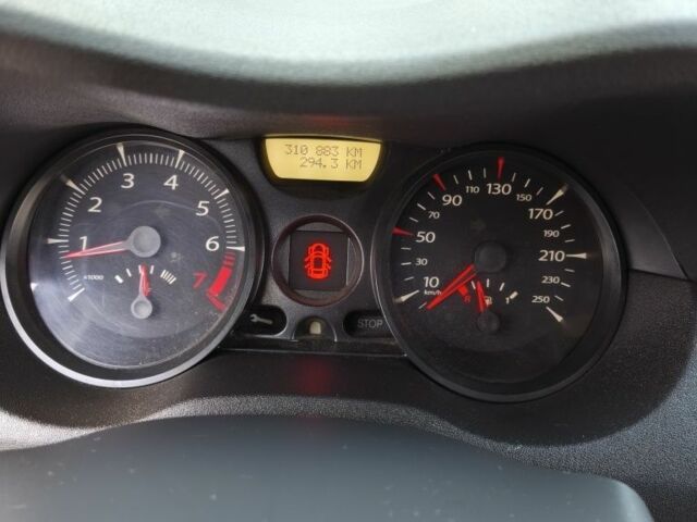 Червоний Рено Меган, об'ємом двигуна 1.4 л та пробігом 310 тис. км за 3500 $, фото 7 на Automoto.ua