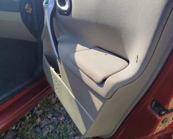 Красный Рено Меган, объемом двигателя 1.6 л и пробегом 242 тыс. км за 4700 $, фото 11 на Automoto.ua