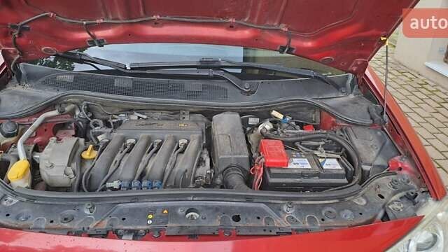 Красный Рено Меган, объемом двигателя 1.4 л и пробегом 260 тыс. км за 4200 $, фото 5 на Automoto.ua