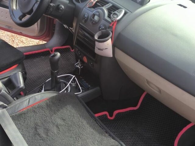 Красный Рено Меган, объемом двигателя 1.6 л и пробегом 297 тыс. км за 4999 $, фото 6 на Automoto.ua