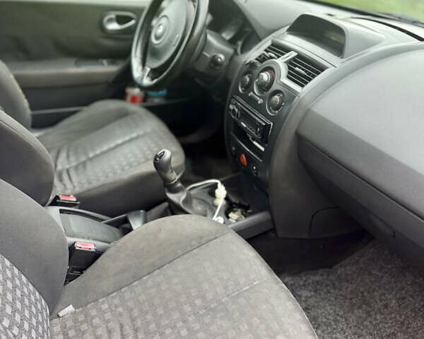 Красный Рено Меган, объемом двигателя 1.39 л и пробегом 286 тыс. км за 3800 $, фото 10 на Automoto.ua