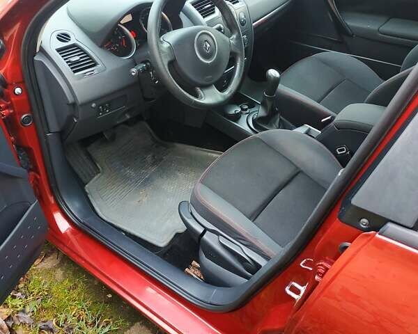 Красный Рено Меган, объемом двигателя 1.6 л и пробегом 160 тыс. км за 5700 $, фото 5 на Automoto.ua