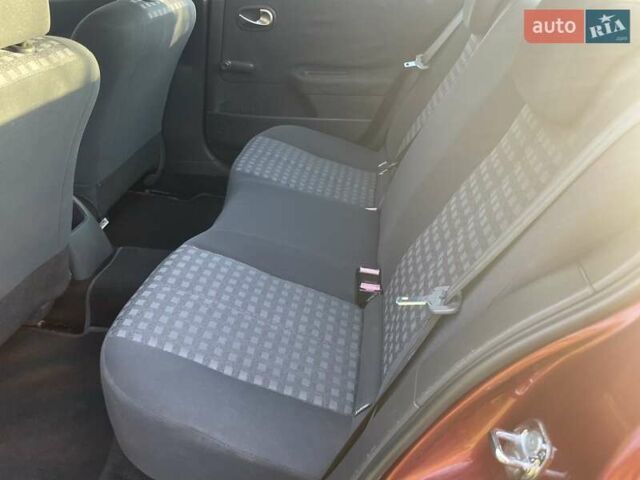 Красный Рено Меган, объемом двигателя 1.4 л и пробегом 280 тыс. км за 3500 $, фото 1 на Automoto.ua