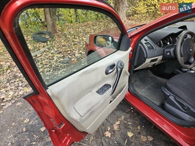 Красный Рено Меган, объемом двигателя 1.6 л и пробегом 286 тыс. км за 4000 $, фото 6 на Automoto.ua