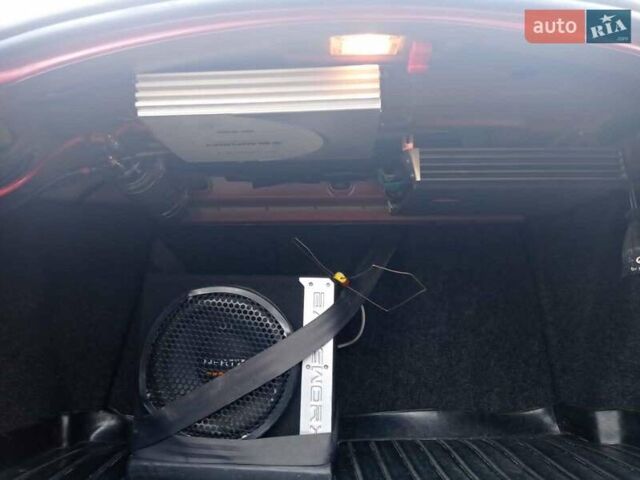 Красный Рено Меган, объемом двигателя 1.6 л и пробегом 240 тыс. км за 5200 $, фото 6 на Automoto.ua