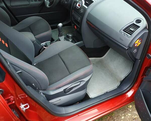 Красный Рено Меган, объемом двигателя 1.6 л и пробегом 160 тыс. км за 5700 $, фото 9 на Automoto.ua