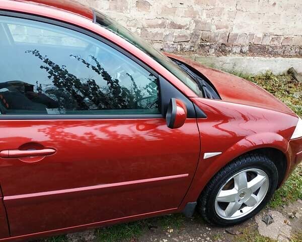 Красный Рено Меган, объемом двигателя 1.6 л и пробегом 160 тыс. км за 5700 $, фото 1 на Automoto.ua