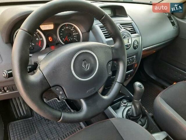 Красный Рено Меган, объемом двигателя 1.6 л и пробегом 167 тыс. км за 5900 $, фото 41 на Automoto.ua