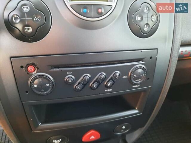 Красный Рено Меган, объемом двигателя 1.6 л и пробегом 167 тыс. км за 5900 $, фото 47 на Automoto.ua