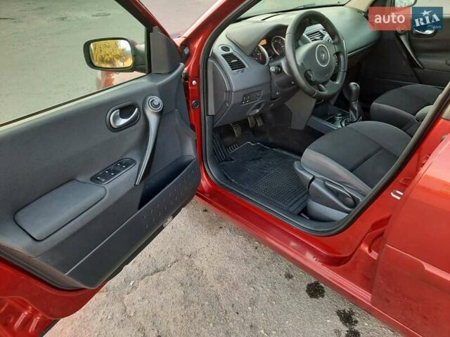 Красный Рено Меган, объемом двигателя 1.6 л и пробегом 167 тыс. км за 5900 $, фото 39 на Automoto.ua