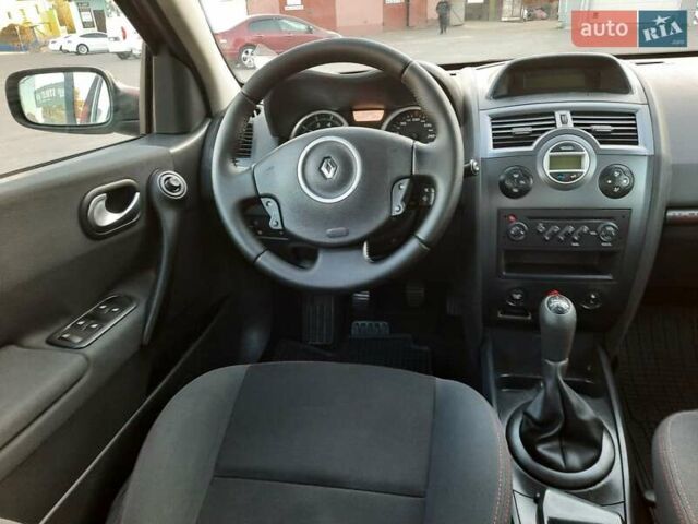 Красный Рено Меган, объемом двигателя 1.6 л и пробегом 167 тыс. км за 5900 $, фото 57 на Automoto.ua