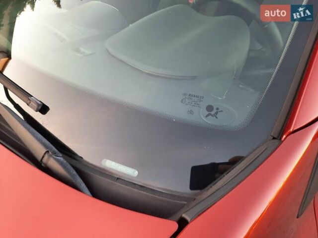 Красный Рено Меган, объемом двигателя 1.6 л и пробегом 167 тыс. км за 5900 $, фото 29 на Automoto.ua