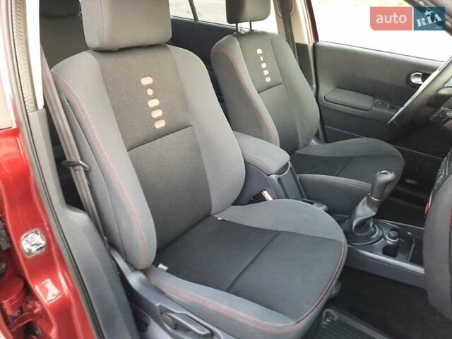 Красный Рено Меган, объемом двигателя 1.6 л и пробегом 167 тыс. км за 5900 $, фото 103 на Automoto.ua