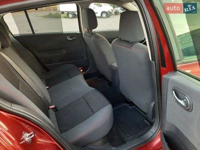 Красный Рено Меган, объемом двигателя 1.6 л и пробегом 167 тыс. км за 5900 $, фото 85 на Automoto.ua