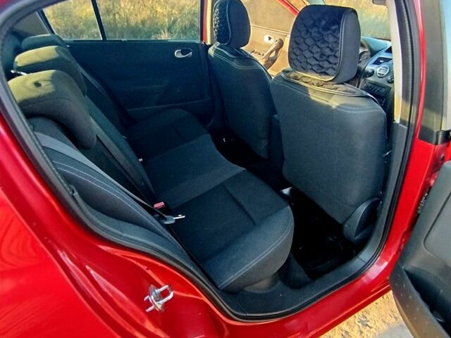 Красный Рено Меган, объемом двигателя 1.6 л и пробегом 189 тыс. км за 5800 $, фото 6 на Automoto.ua