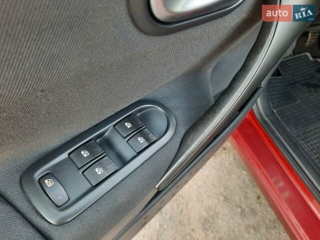 Красный Рено Меган, объемом двигателя 1.6 л и пробегом 167 тыс. км за 5900 $, фото 38 на Automoto.ua