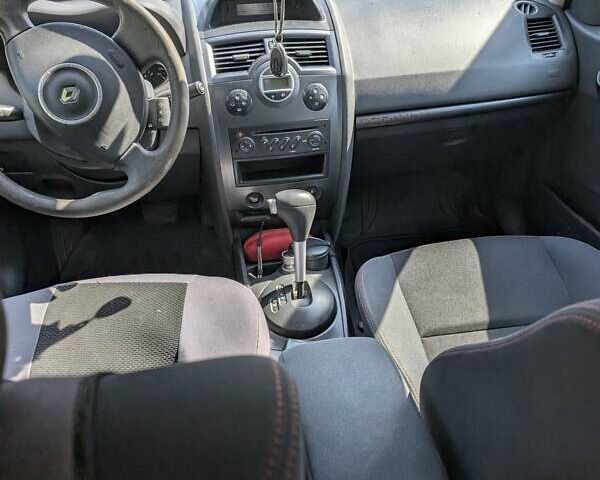 Червоний Рено Меган, об'ємом двигуна 1.6 л та пробігом 191 тис. км за 4700 $, фото 11 на Automoto.ua