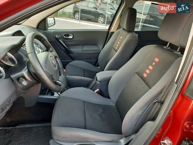 Красный Рено Меган, объемом двигателя 1.6 л и пробегом 167 тыс. км за 5900 $, фото 59 на Automoto.ua