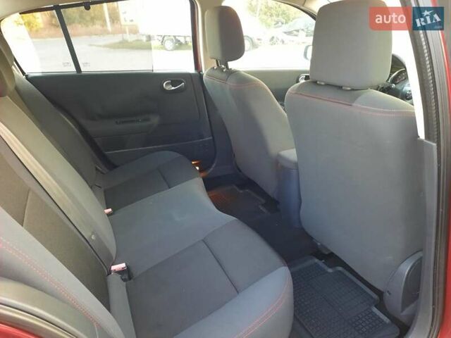 Красный Рено Меган, объемом двигателя 1.6 л и пробегом 167 тыс. км за 5900 $, фото 92 на Automoto.ua