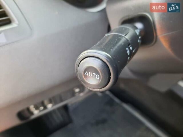 Красный Рено Меган, объемом двигателя 1.6 л и пробегом 167 тыс. км за 5900 $, фото 33 на Automoto.ua