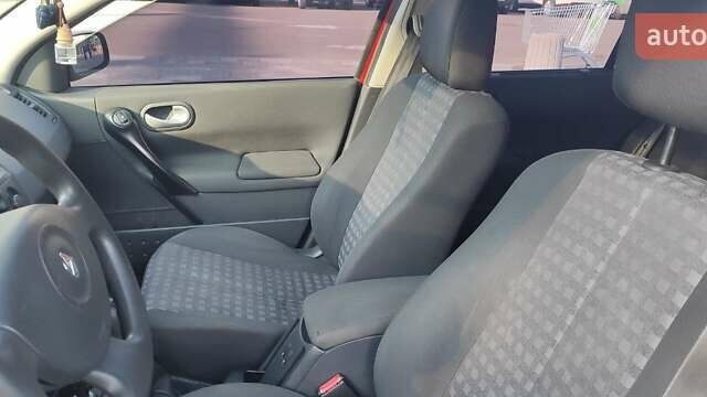 Червоний Рено Меган, об'ємом двигуна 1.6 л та пробігом 198 тис. км за 5000 $, фото 12 на Automoto.ua