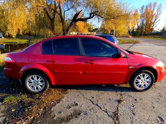 Красный Рено Меган, объемом двигателя 1.6 л и пробегом 189 тыс. км за 5800 $, фото 2 на Automoto.ua